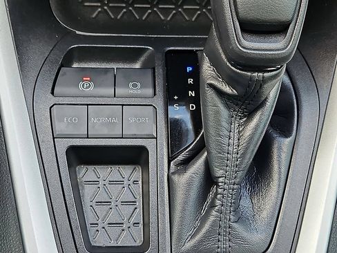 Used 2022 Toyota RAV4 LE FWD image 26