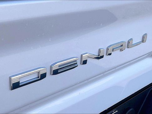 Used 2025 GMC Sierra 2500 Denali w/ Technology Package image 8