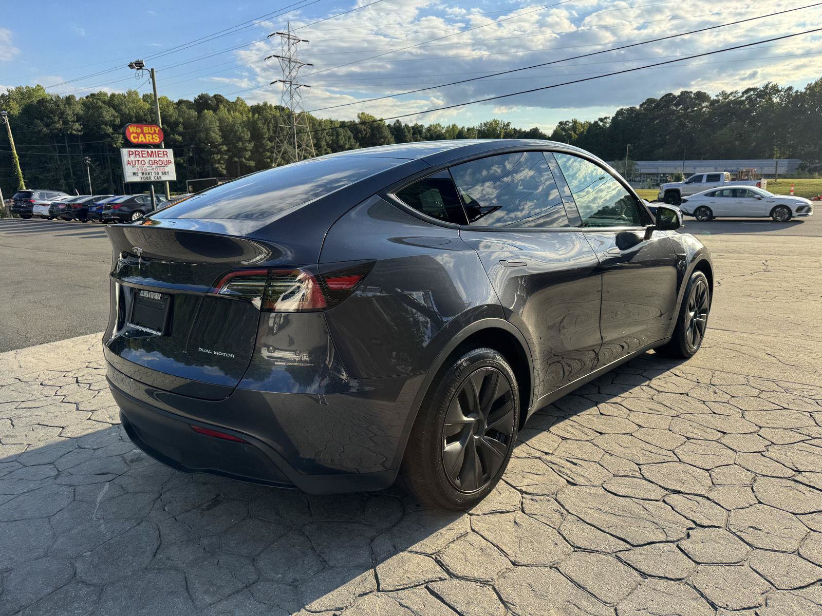 Used 2024 Tesla Model Y Long Range AWD/4WD image 13