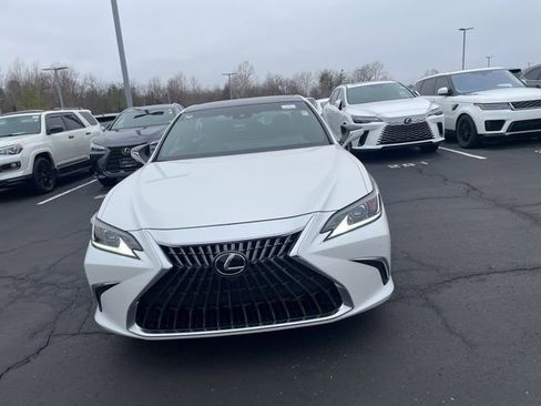 Used 2025 Lexus ES 350 Luxury image 2