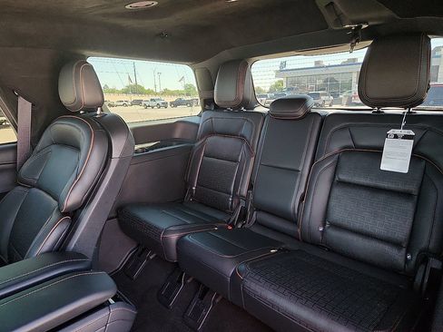 Used 2025 Lincoln Navigator Black Label AWD/4WD image 5