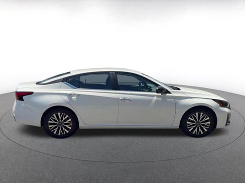 Used 2025 Nissan Altima 2.5 SV FWD image 16