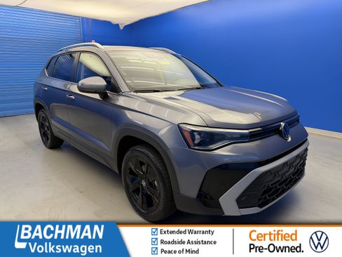 Certified 2025 Volkswagen Taos SE w/ Panoramic Sunroof Package FWD image 1