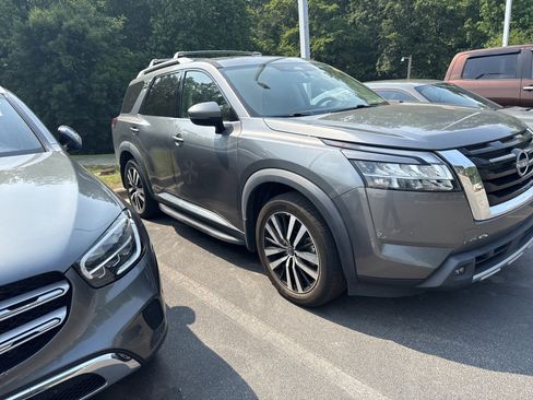 Used 2023 Nissan Pathfinder Platinum w/ Lighting Package (N93) AWD/4WD image 5