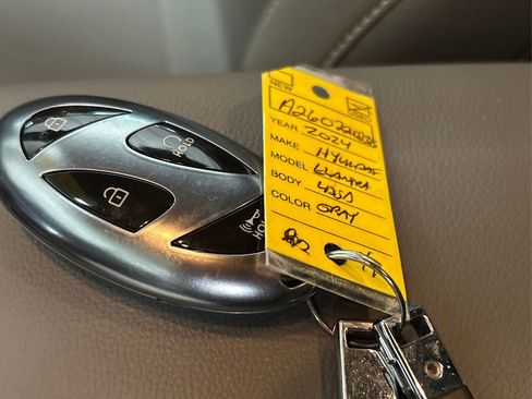 Used 2024 Hyundai Elantra SEL image 30