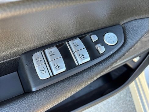 Used 2019 BMW 740i image 23