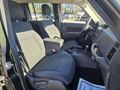 Used 2011 Jeep Liberty Sport image 15