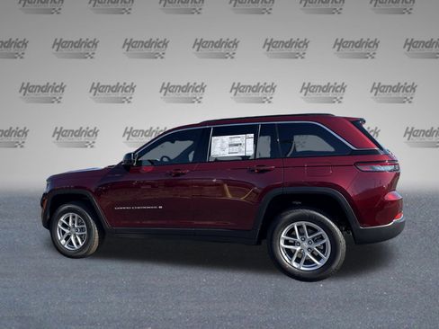 New 2025 Jeep Grand Cherokee Laredo image 5