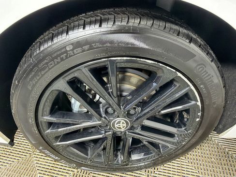 Used 2025 Toyota Camry SE w/ Convenience Package image 17