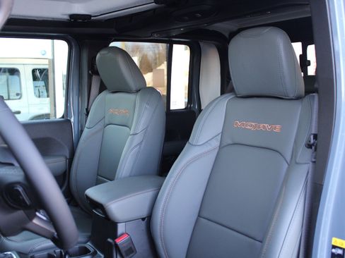 New 2026 Jeep Gladiator Mojave image 11