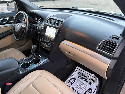 Used 2017 Ford Explorer XLT w/ Equipment Group 202A image 22