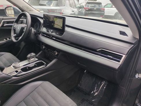 Used 2025 Mitsubishi Outlander SE AWD/4WD image 29