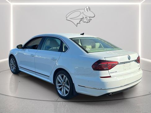 Used 2017 Volkswagen Passat 1.8T SEL Premium image 3
