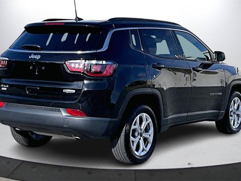 Certified 2025 Jeep Compass Latitude image 8