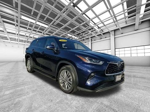 Used 2023 Toyota Highlander Platinum image 1