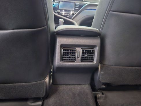 Used 2018 Toyota Camry XSE image 19