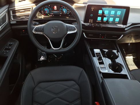 New 2026 Volkswagen Atlas Cross Sport SE FWD image 15