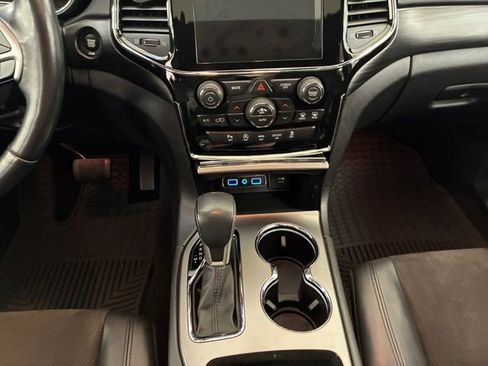 Used 2020 Jeep Grand Cherokee Altitude image 21