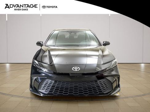 Certified 2025 Toyota Camry SE image 3