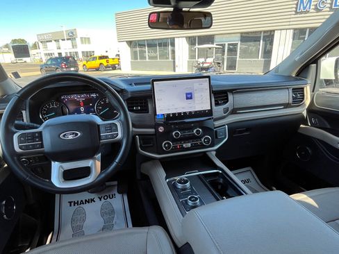Used 2024 Ford Expedition Limited image 16