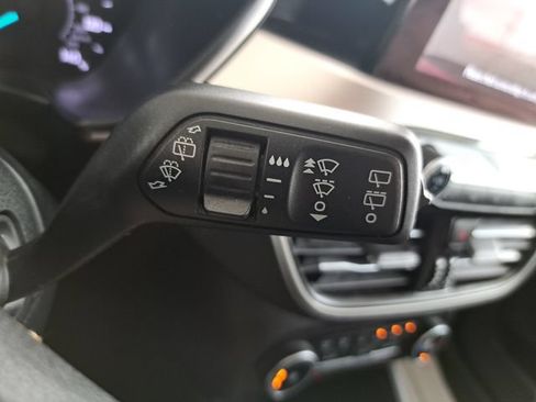 Used 2020 Ford Escape SE FWD image 19