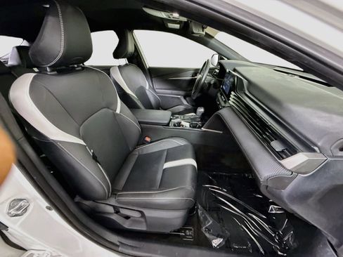 Used 2025 Toyota Camry SE w/ Convenience Package FWD image 29