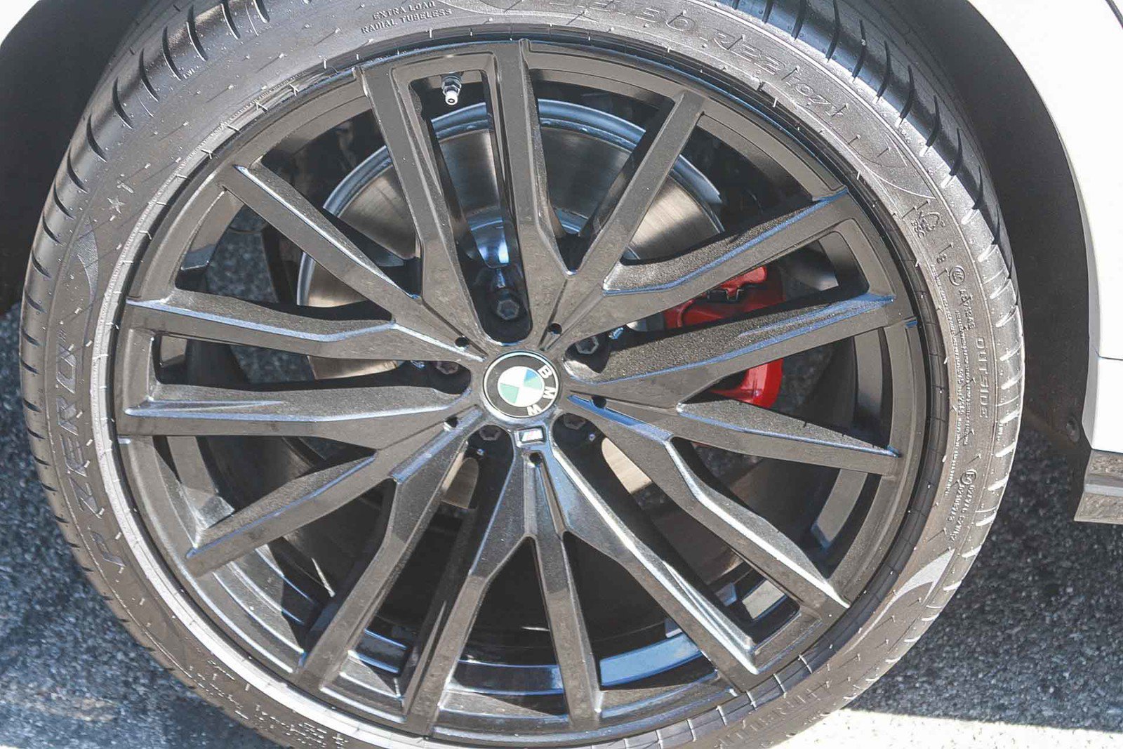 Used 2022 BMW X6 xDrive40i w/ M Sport Package AWD/4WD image 11