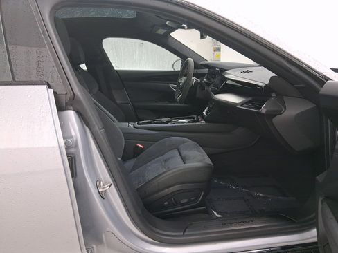 Used 2022 Audi e-tron GT Premium Plus w/ Performance Package image 33