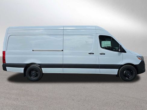 Used 2024 Mercedes-Benz Sprinter 2500 image 6