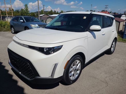 Used 2023 Kia Soul LX w/ Option Group 015 image 7