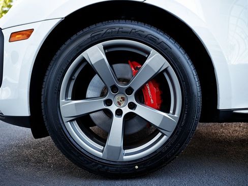 Used 2023 Porsche Macan S image 9