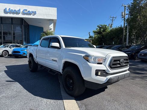 Used 2020 Toyota Tacoma SR5 image 3