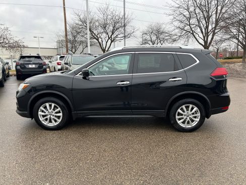 Used 2017 Nissan Rogue SV w/ SV Premium Package image 4