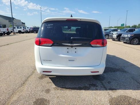 Used 2023 Chrysler Voyager LX FWD image 22