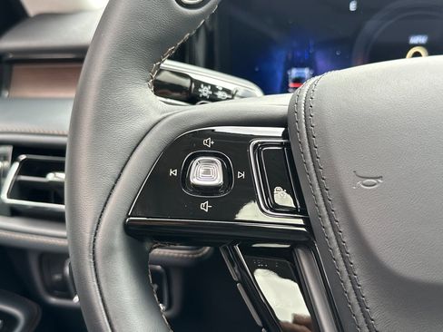 New 2025 Lincoln Aviator Reserve w/ Luxury Package image 24