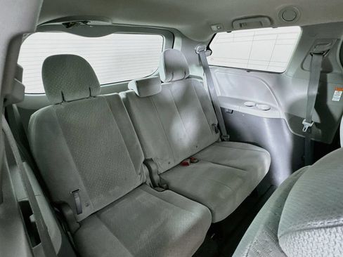 Used 2015 Toyota Sienna LE FWD image 26