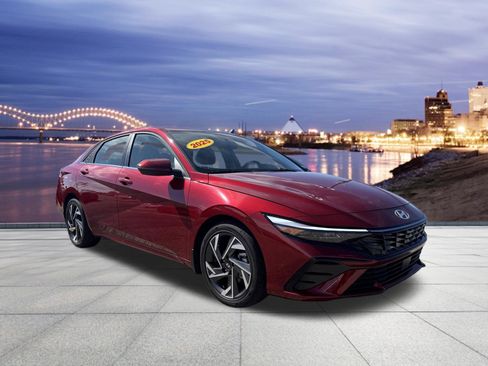 Certified 2025 Hyundai Elantra Limited FWD image 4