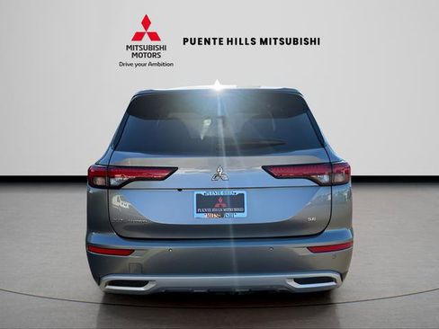 Used 2023 Mitsubishi Outlander ES image 6