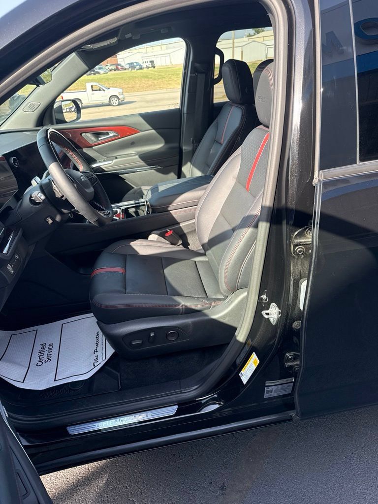 Used 2026 Chevrolet Traverse RS w/ LPO, Floor Liner Package AWD/4WD image 14