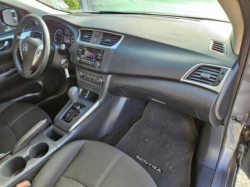 Used 2016 Nissan Sentra S image 10
