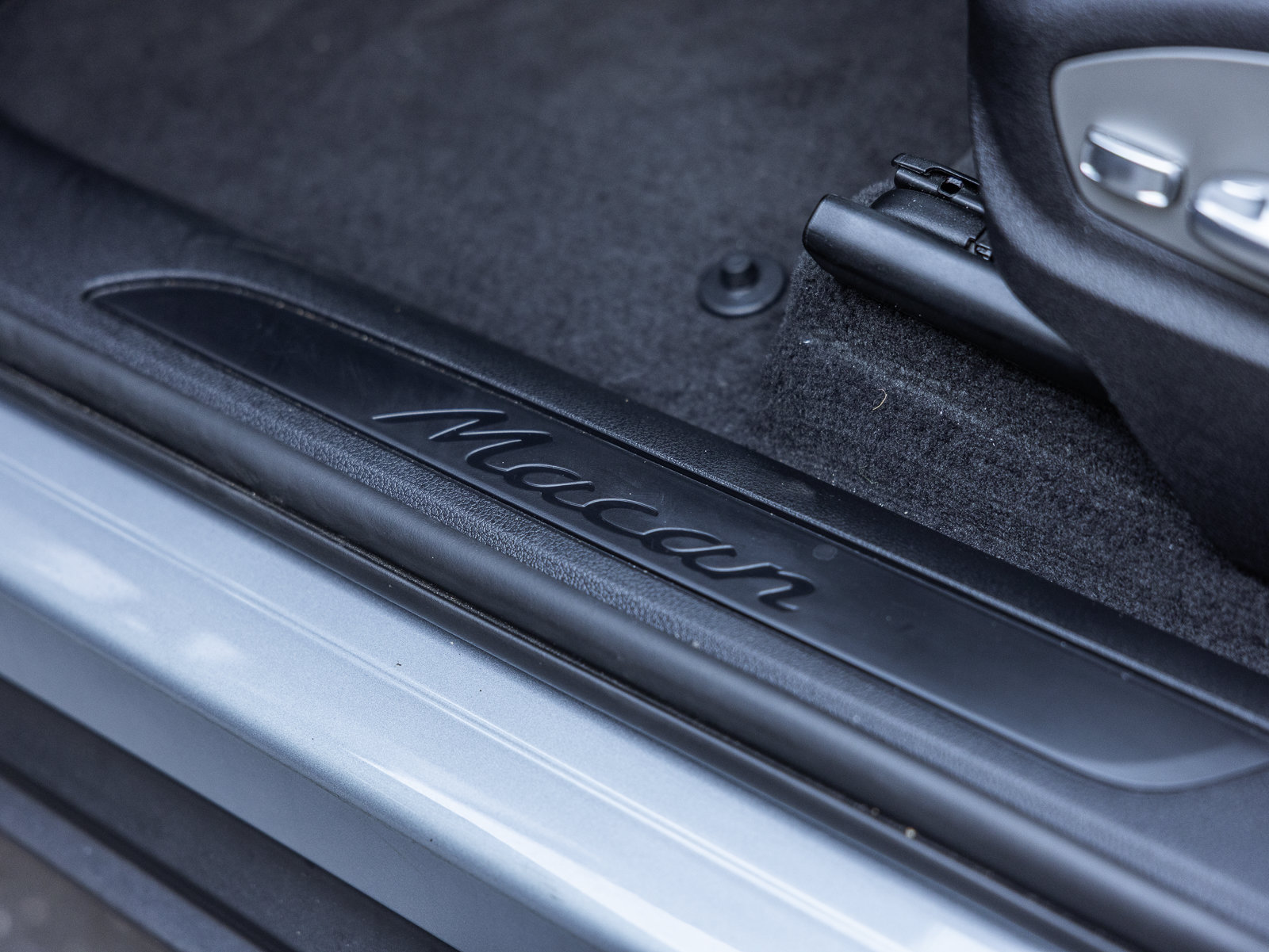 Certified 2026 Porsche Macan AWD/4WD image 15