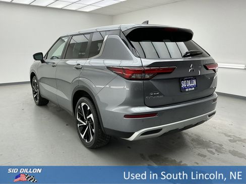 Used 2023 Mitsubishi Outlander SE image 18