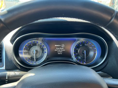 Used 2017 Chrysler 300 Limited image 32