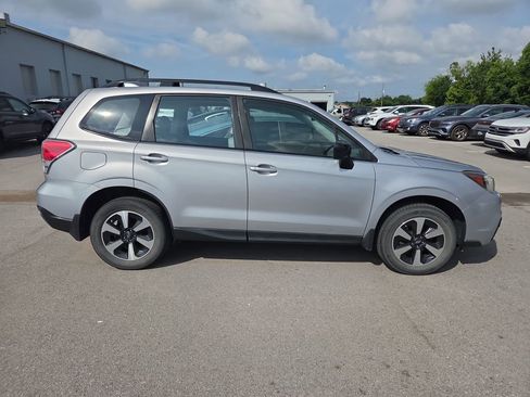 Used 2017 Subaru Forester 2.5i w/ Popular Package #2A AWD/4WD image 4