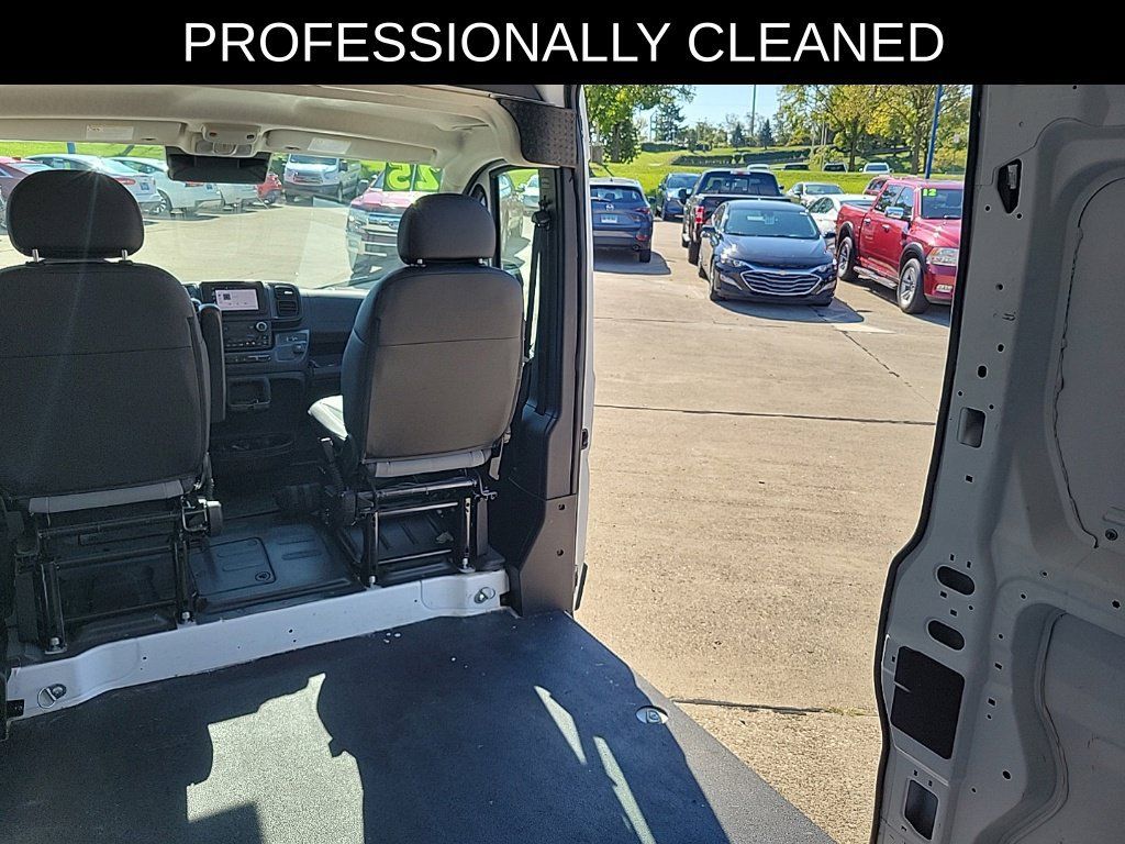 Used 2025 RAM ProMaster 2500 w/ Convenience Group FWD image 9