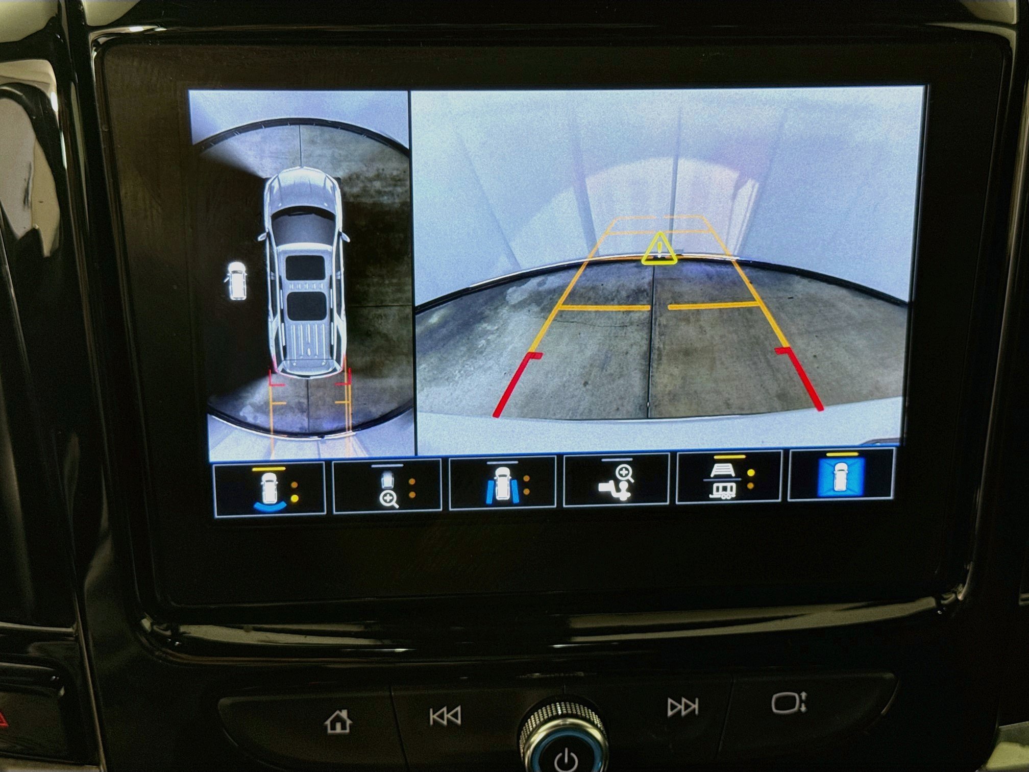 Used 2023 Chevrolet Traverse High Country FWD image 16