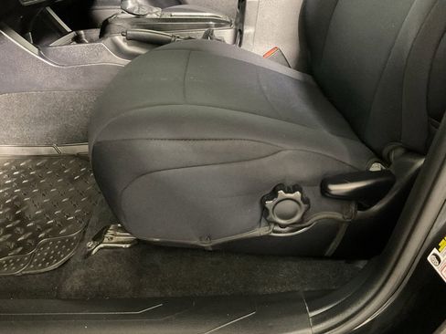 Used 2021 Toyota Tacoma SR image 18