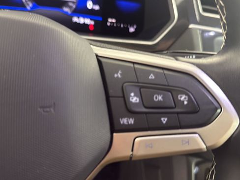 Used 2022 Volkswagen Tiguan SE image 17