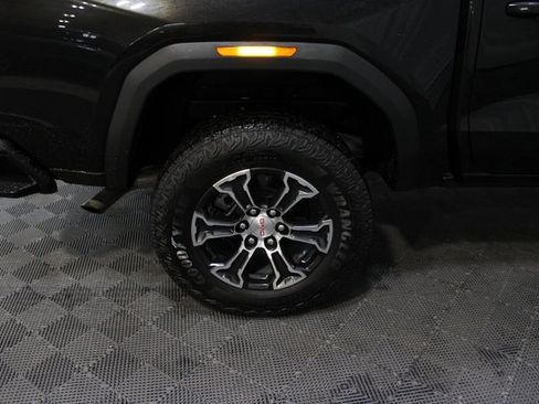 Used 2025 GMC Canyon AT4 image 9