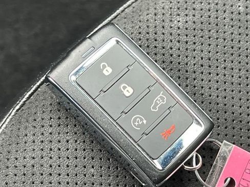 Used 2023 Jeep Grand Cherokee L Laredo image 33